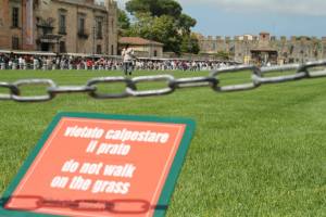 An Indian lady strutting though the gardens of Pisa. Skipped the chains and ignored the four signs!!